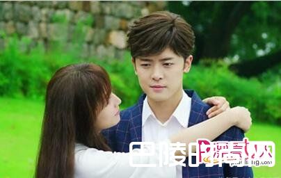 周雨彤抢了郑爽的风头 她为啥至今还没火?