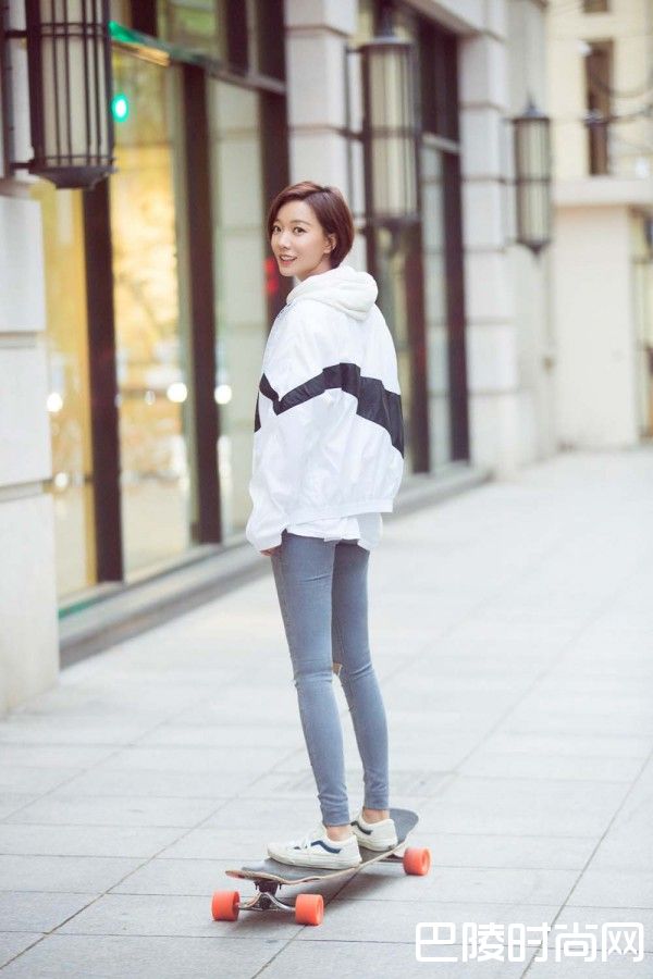 王珞丹滑板照片