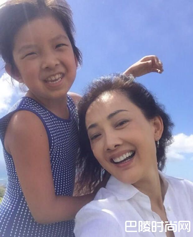 牛莉和女儿照片