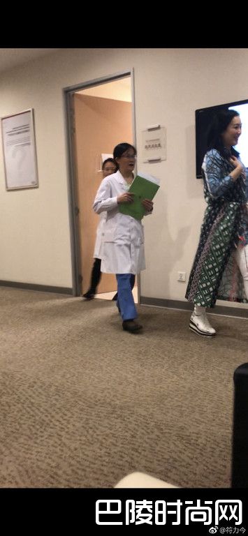 钟丽缇在妇产科照片