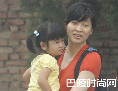 叶莉与女儿照片