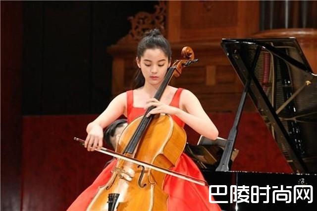欧阳娜娜大提琴照片