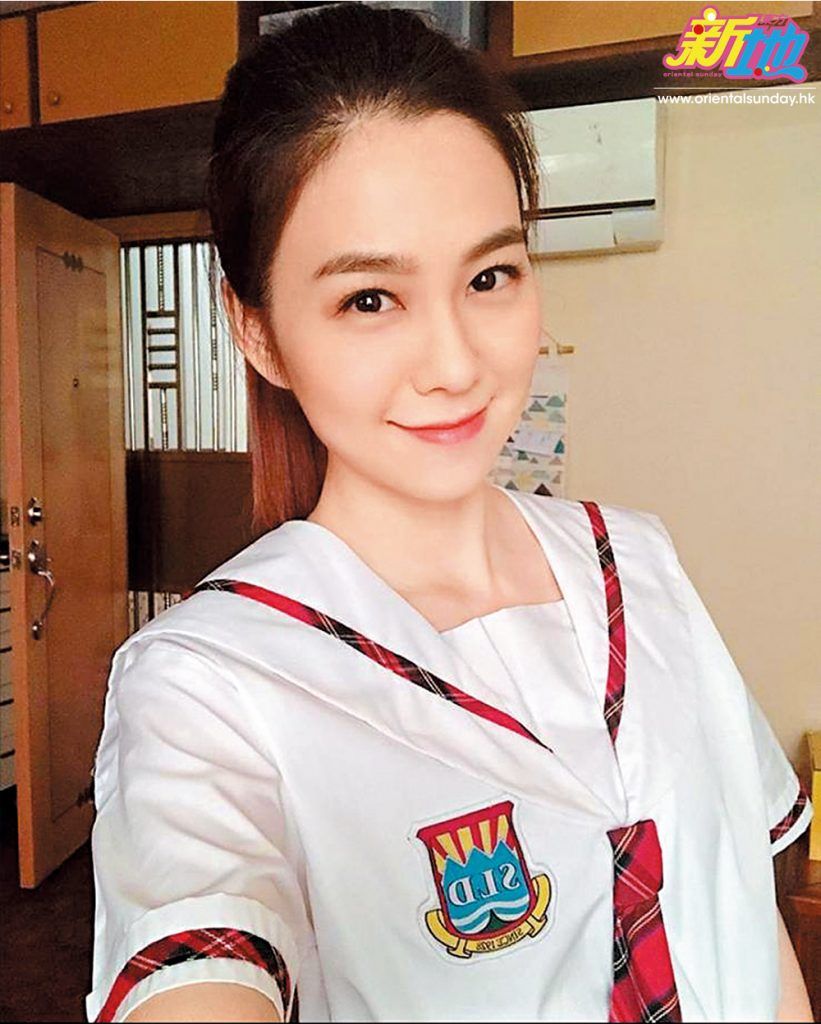 马尾学生look更见清纯。