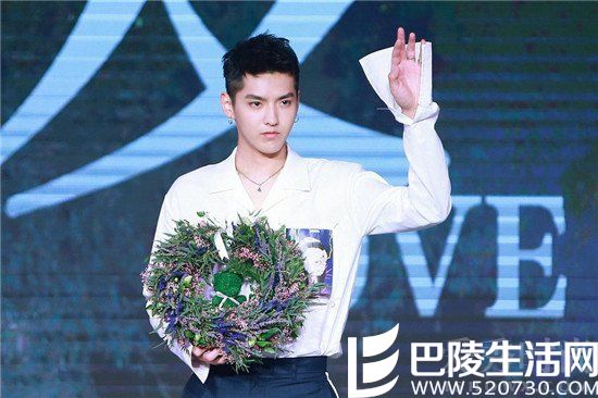 吴亦凡捧花 吴亦凡捧花