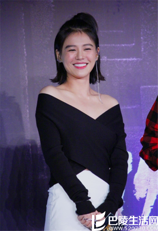 马思纯靓丽现身