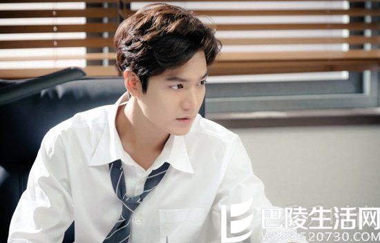 李敏镐变身帅气检察官