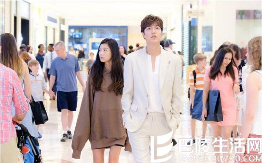 全智贤一脸好奇 全智贤一脸好奇