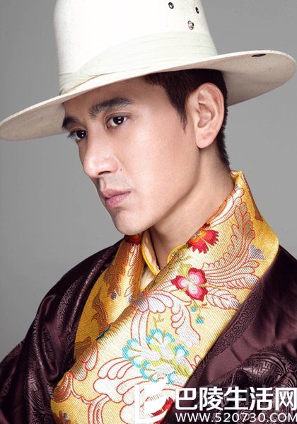 蒲巴甲民族服装照