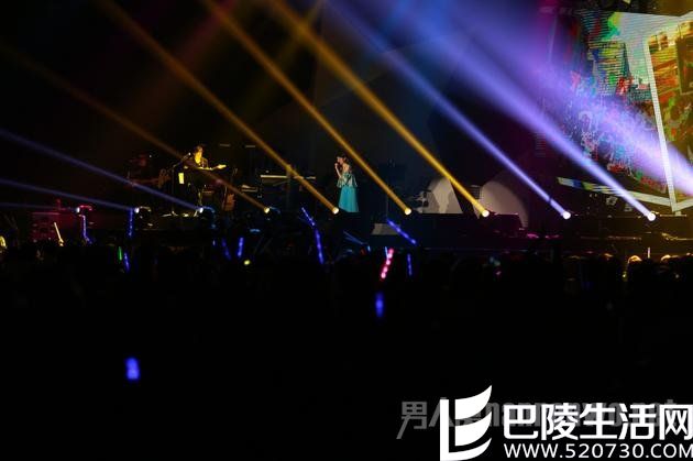 卓依婷演唱会现场 卓依婷演唱会现场