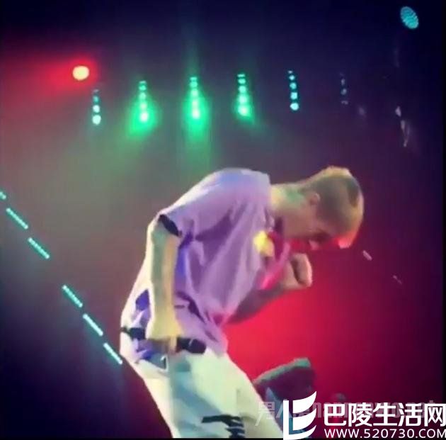 贾斯汀比伯演唱会打喷嚏 鼻涕口水乱飞 贾斯汀比伯演唱会打喷嚏 鼻涕口水乱飞