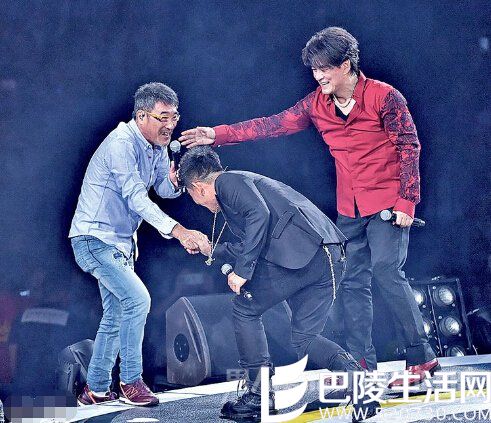 李宗盛（左）与任贤齐（中）任周华健（右）表演嘉宾，3人合唱《最近比较烦》