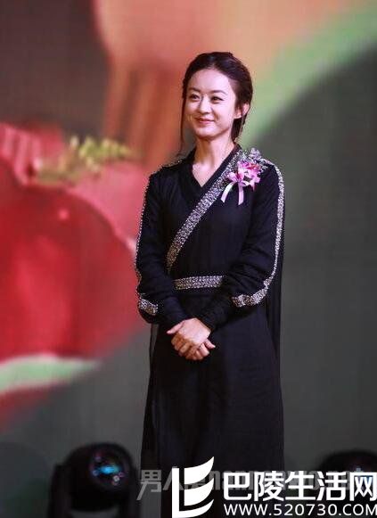 赵丽颖穿戏服上台领奖 赵丽颖穿戏服上台领奖