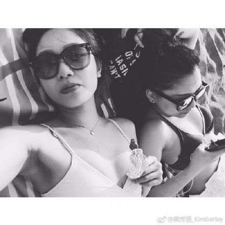 陈芳语自拍照片