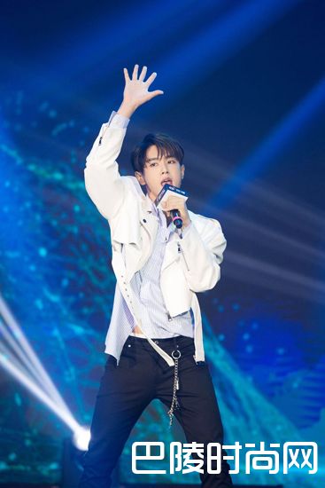 王一博跳舞照片