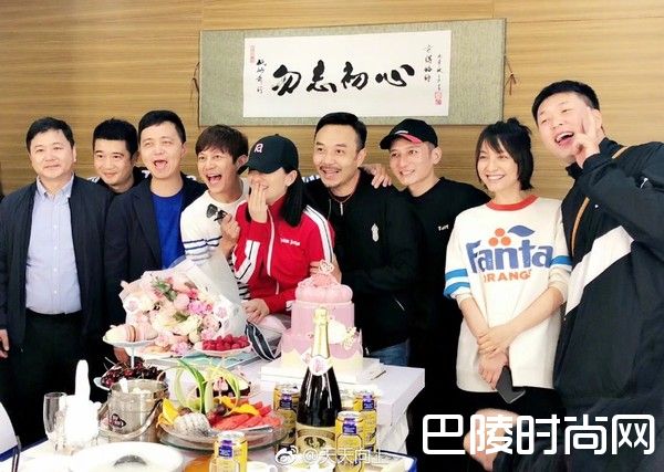 庆祝谢娜回归照片