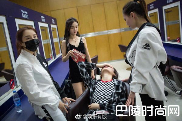 王莫涵晕倒照片