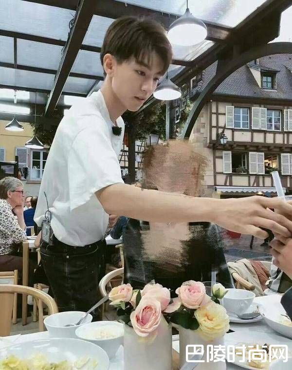 王俊凯中餐厅照片