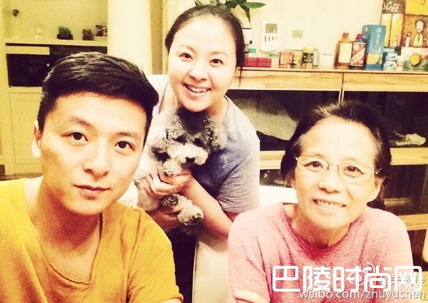 朱雨辰和妈妈照片