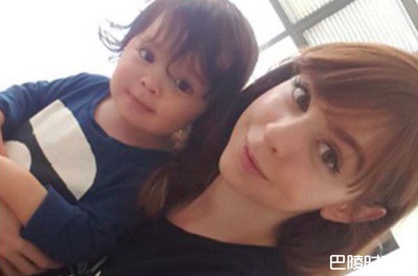 朴娜恩和妈妈照片